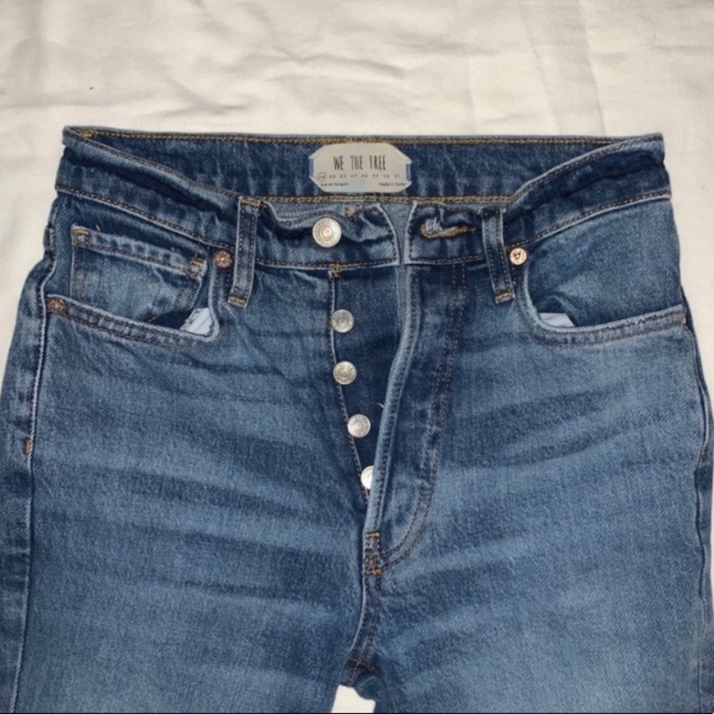 We The Free Hi Rise Distressed Stella Jeans - Picture 4 of 7